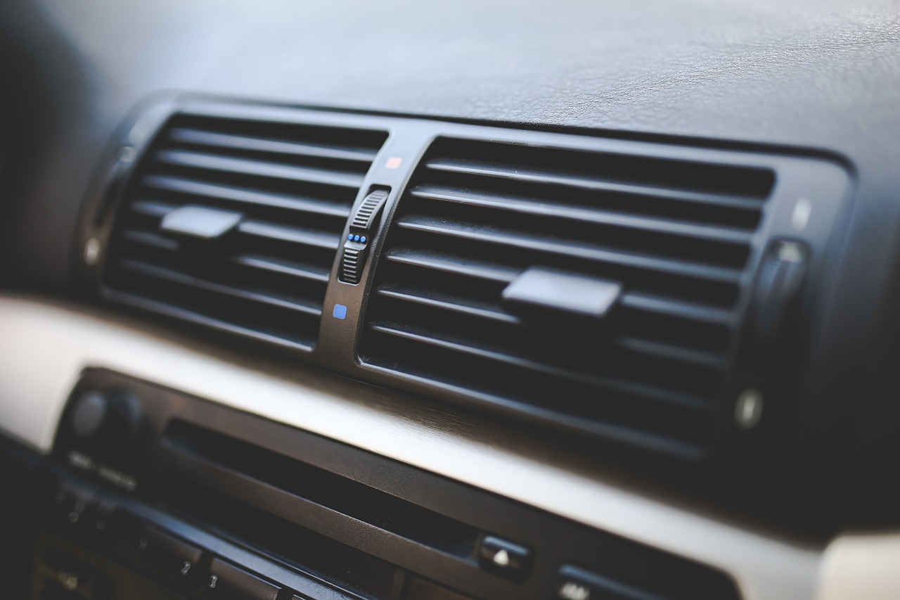 central vehicle air conditioning vents